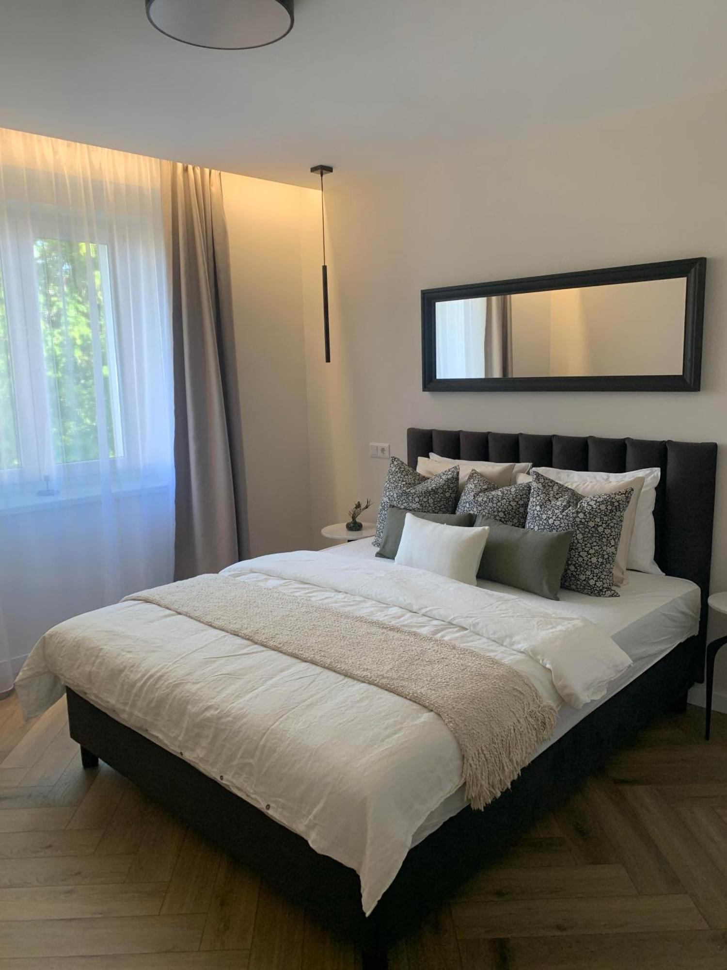 Apartment Park With Free Street Parking Győr